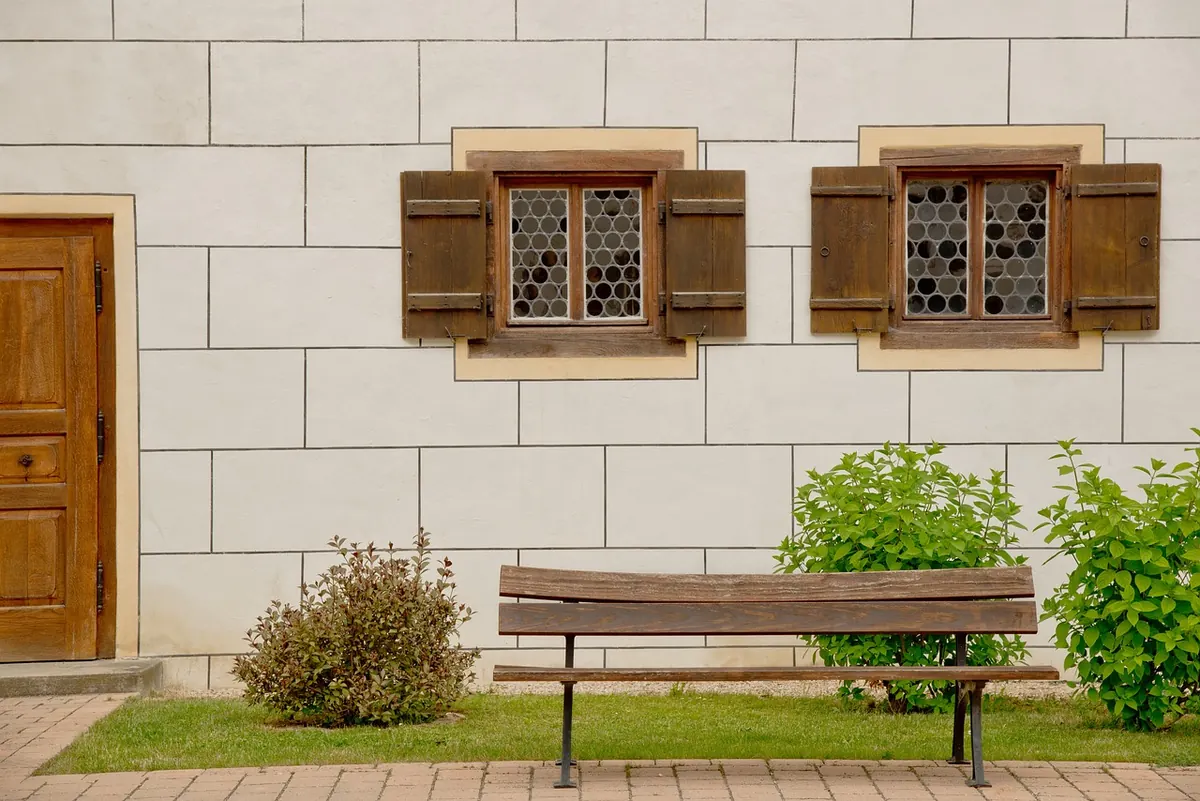 Oak Seating for Small Spaces: Window Benches, Corner Nooks and Under-Stair Ideas